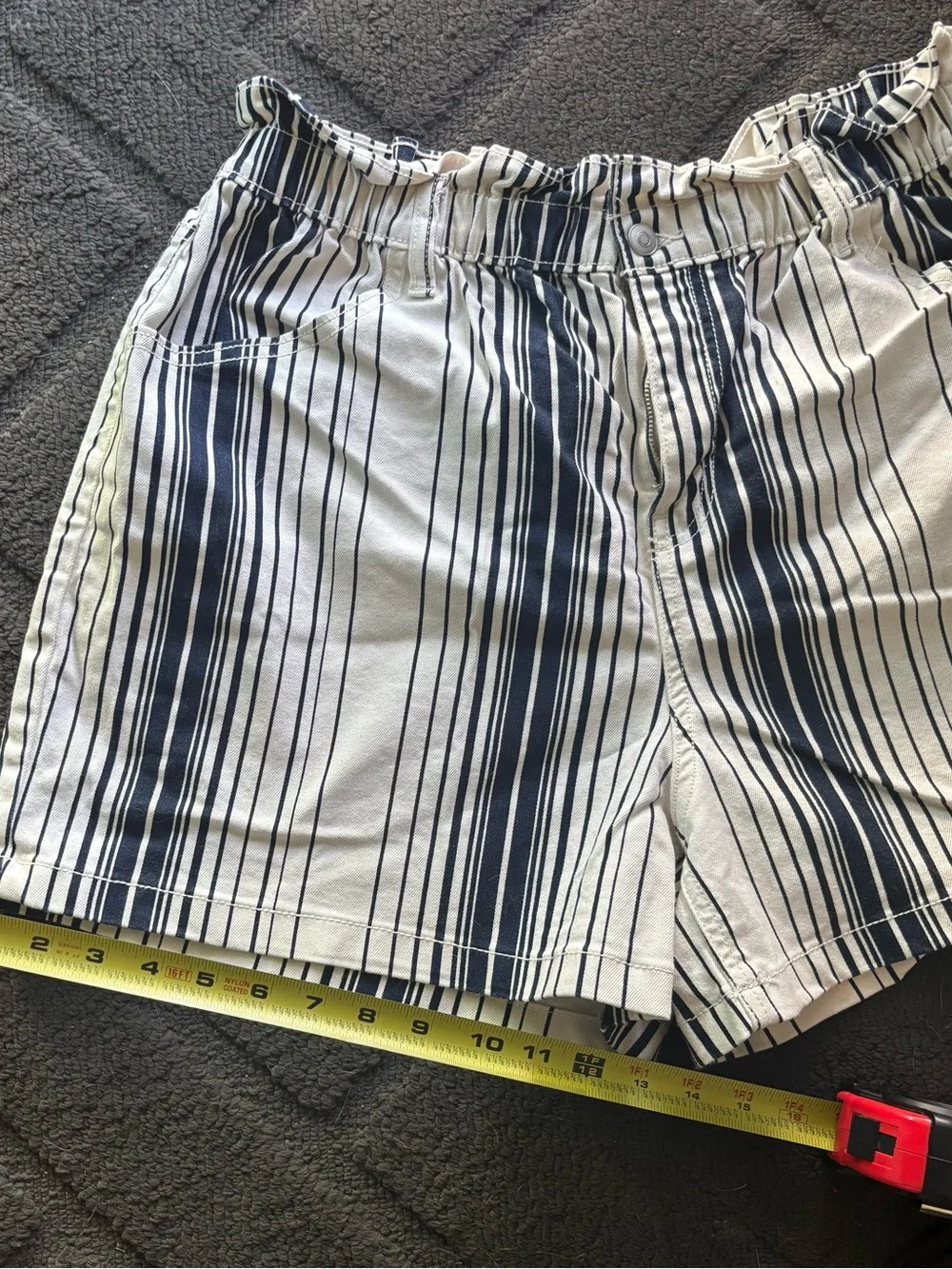 Time and Tru White Shorts Navy Vertical Candy Stripes Elastic Waistband Summer